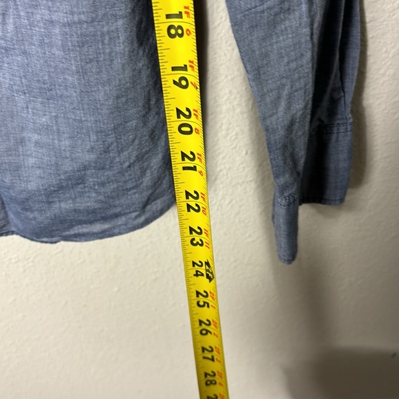 J. Crew The Perfect Shirt Chambray Long Sleeve Button-Down Shirt size small - Picture 4 of 7